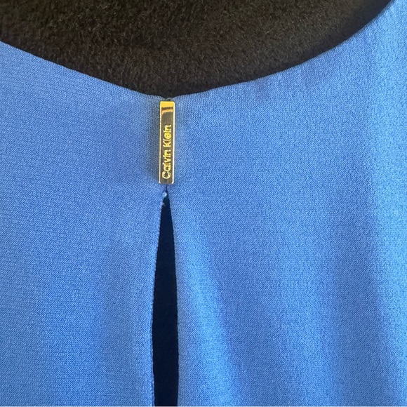 Calvin Klein Women’s Sleeveless Royal Blue Blouse Keyhole Front Back Size Medium - Picture 2 of 12